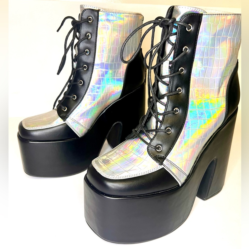 NWT 6” Holographic Platform Combat Boots Black & Iridescent Snakeskin Print Sz 9